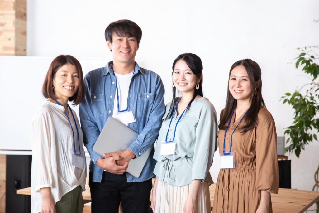 事業所スタッフ集合写真